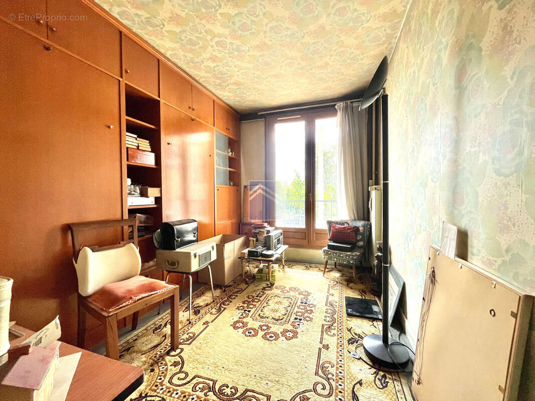 Appartement à COURBEVOIE