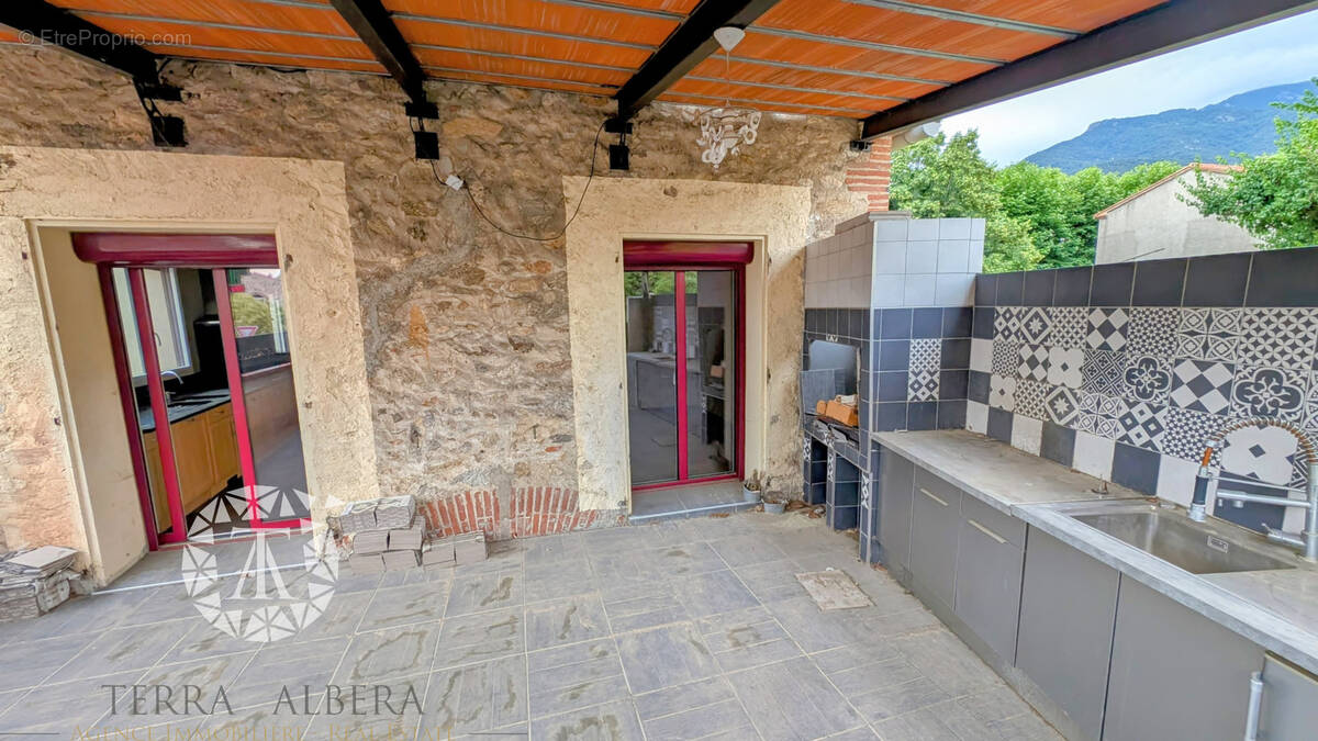 Maison à LAROQUE-DES-ALBERES