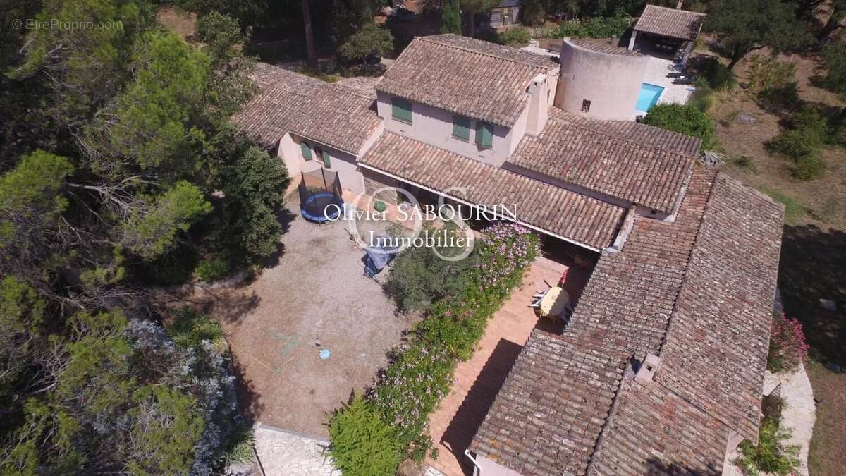 Maison à ROQUEBRUNE-SUR-ARGENS