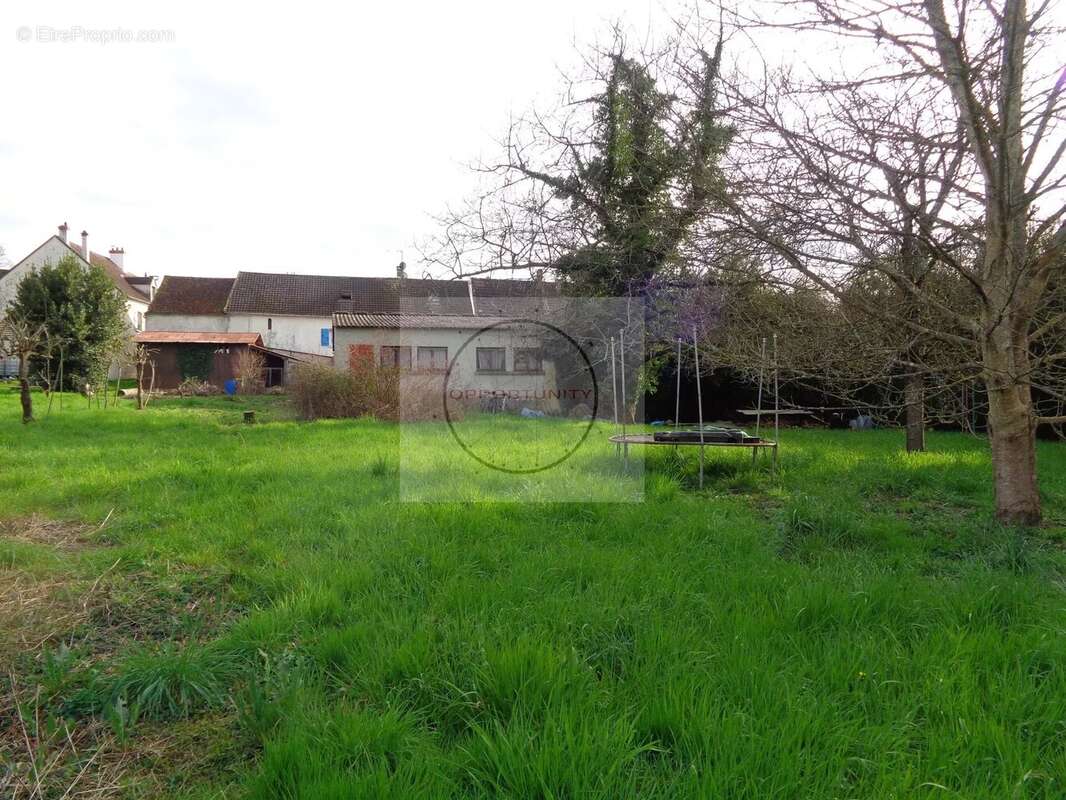 Maison à SAINT-CYR-SUR-MORIN