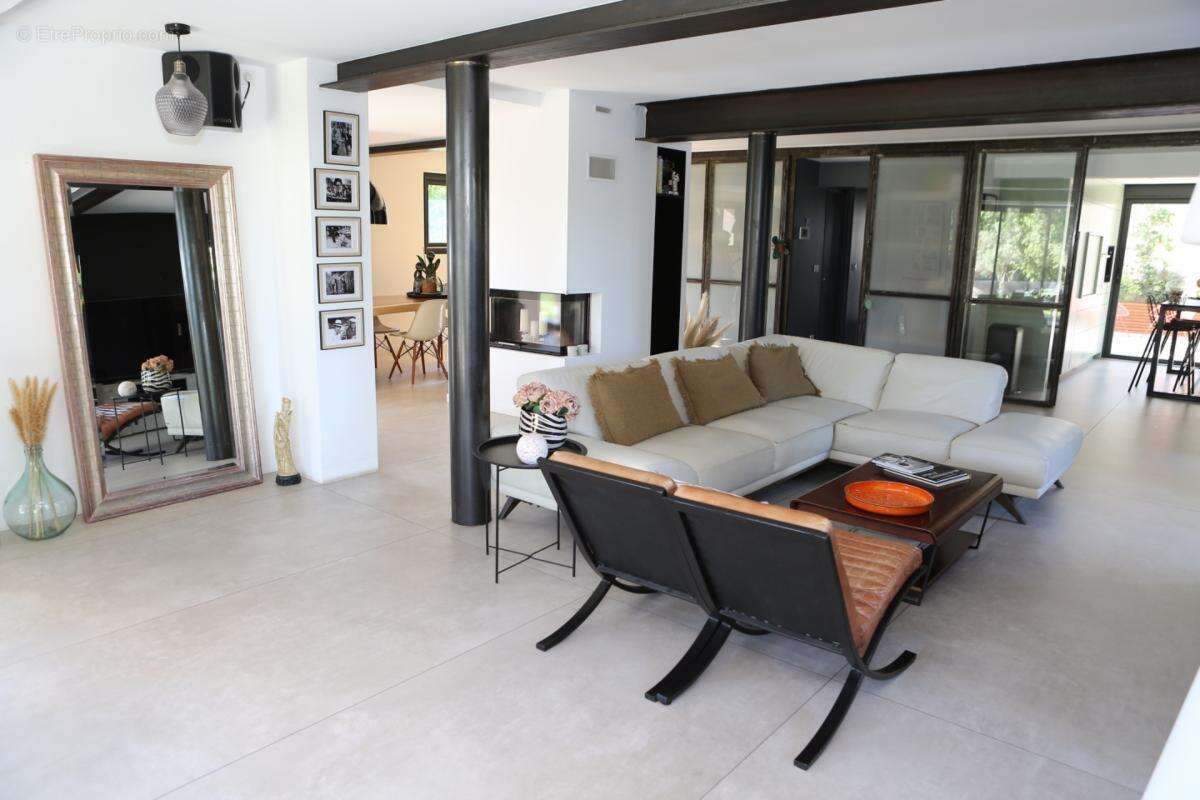 Maison à vendre 6 pièces AIX EN PROVENCE (13) - photo 5