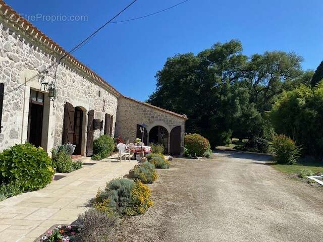 Magnifique propriété de 278 m2 sur 14 hectares - photo 9