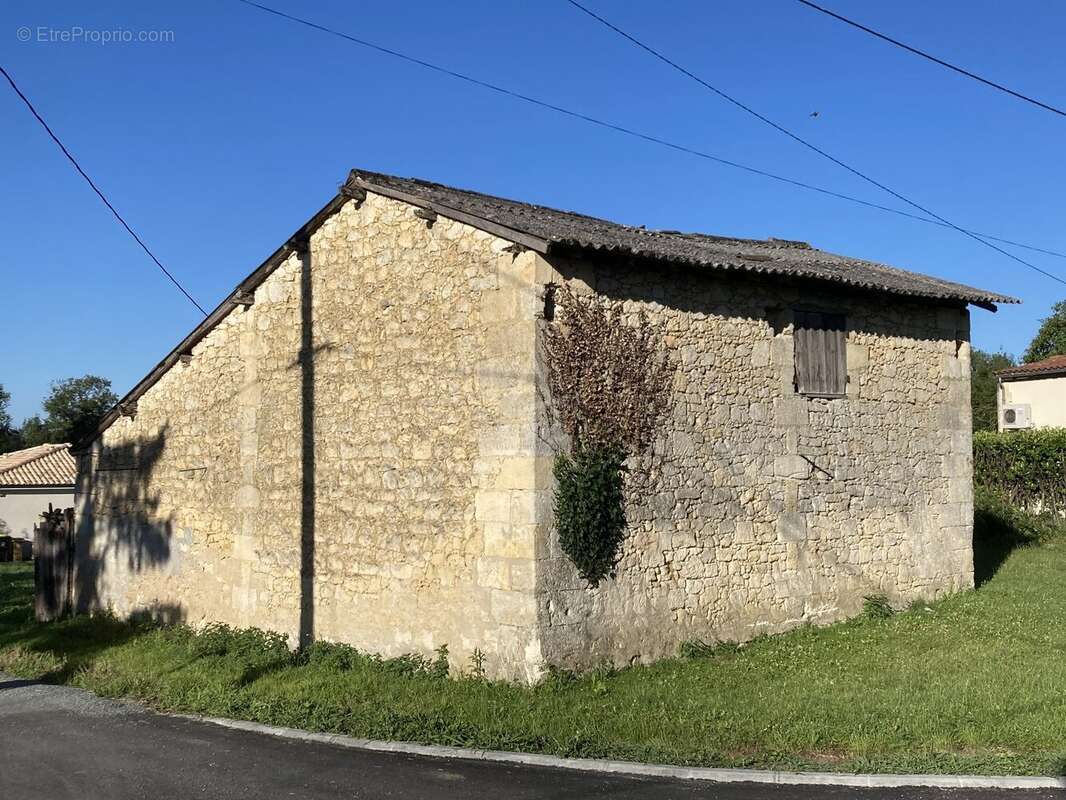 Maison à SAINT-GENES-DE-FRONSAC