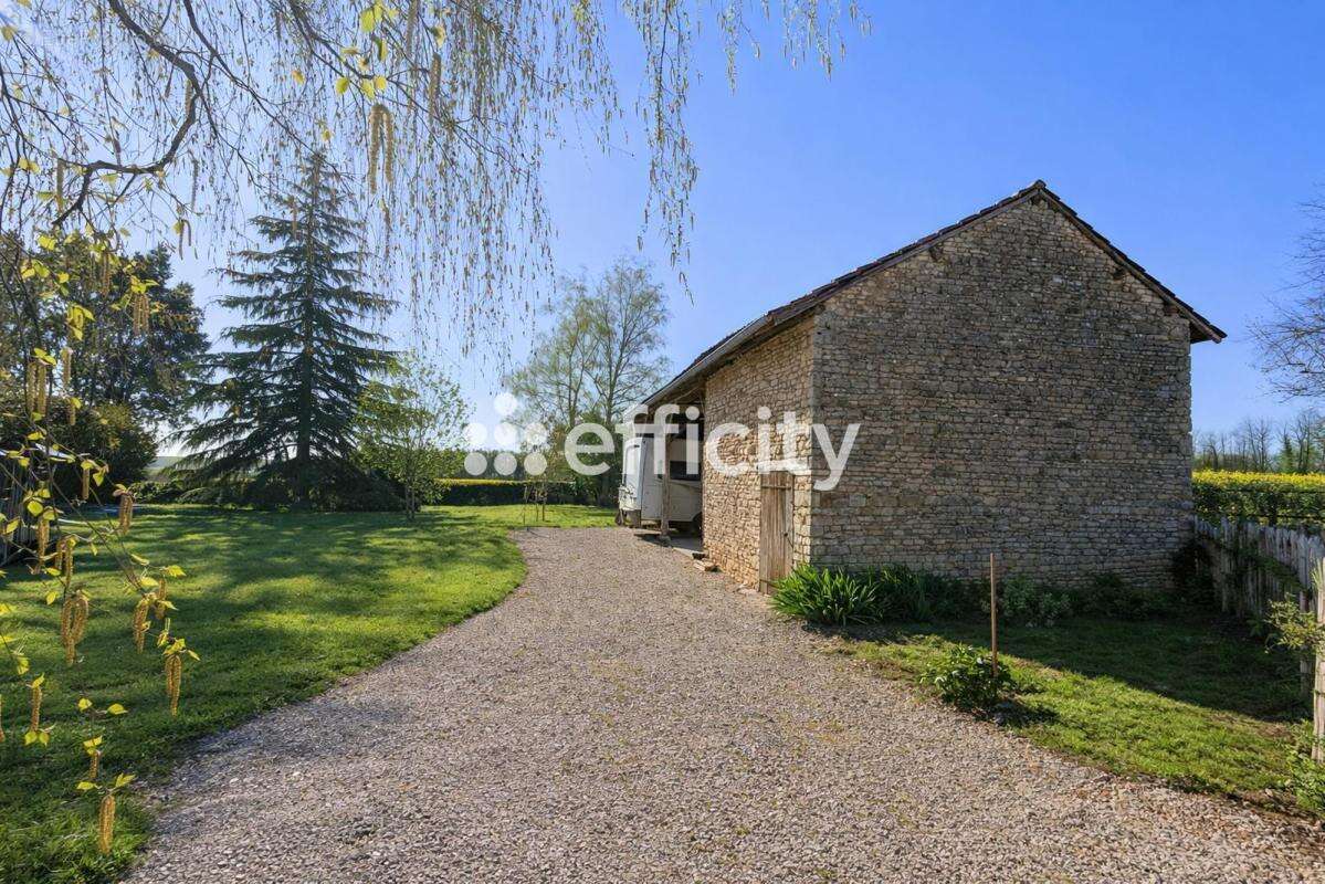 Maison 236 m² à Chaunay  - photo 10
