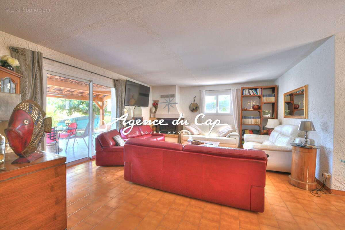 Maison à ROQUEBRUNE-SUR-ARGENS