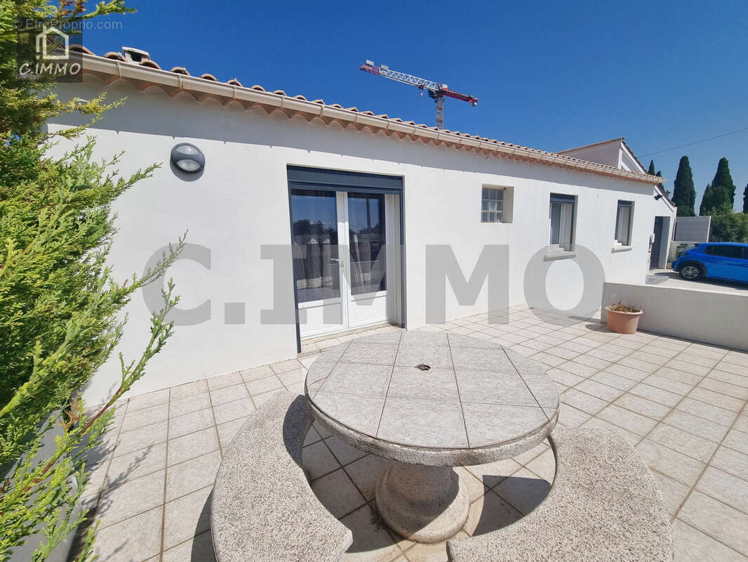Villa de PP de 150 m2 de type 5 avec bureau, buanderie, piscine et garage - photo 17