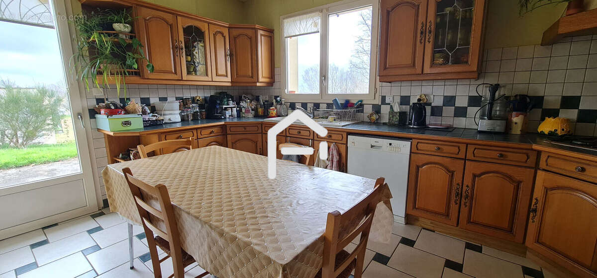 Maison à ARNAC-POMPADOUR