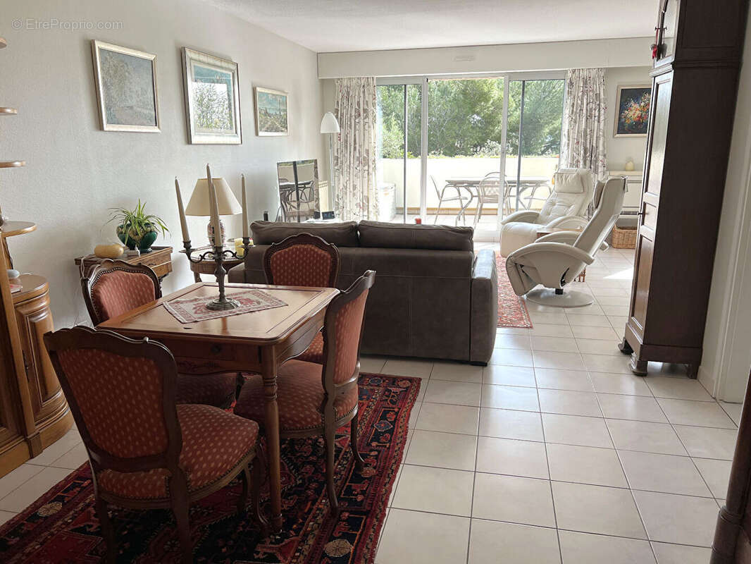 Appartement à VILLENEUVE-LES-AVIGNON