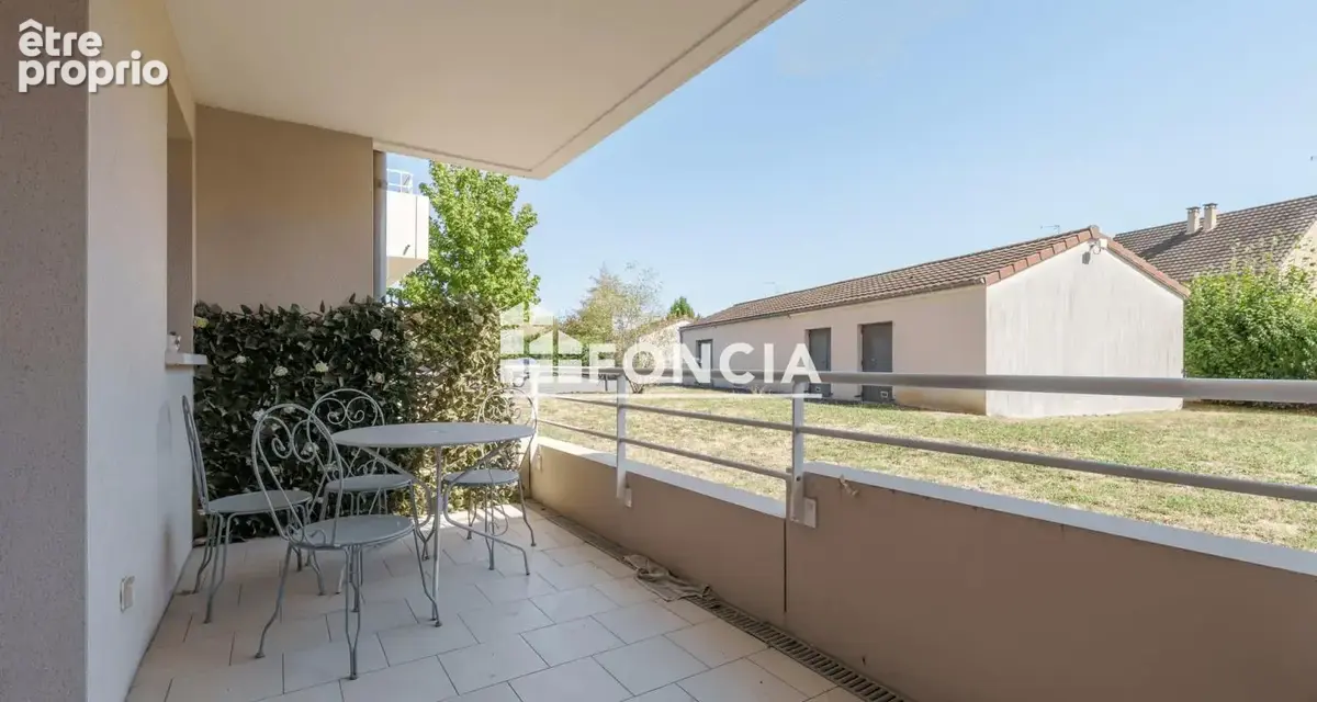 Le calme de la campagne et la proximité de la ville, très agréable T2 avec grand balcon, parking et piscine - photo 9