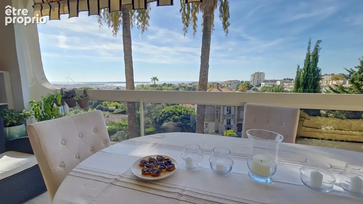 CANNES à vendre 3 pièces vue mer de 76 m2 en dernier étage avec 54 m2 de terrasses cave et 2 parkings sous-sol - photo 3