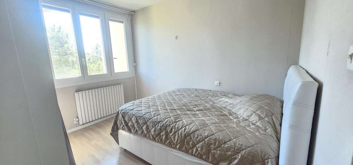 Appartement à SAINT-GENIS-LAVAL