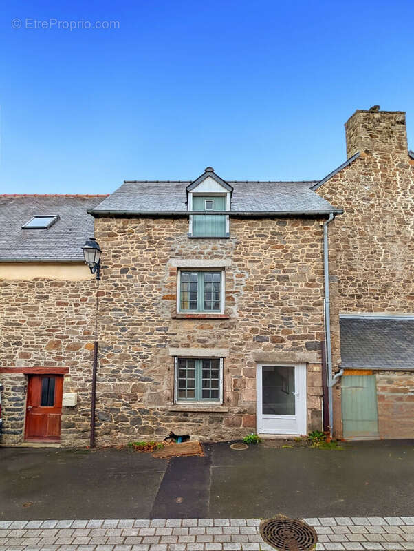 Maison à MINIAC-MORVAN