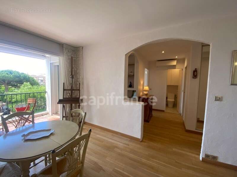 Appartement à vendre 2 pièces HYERES (83) - Port de Hyères - Parking - Terrasses - Cave - photo 5