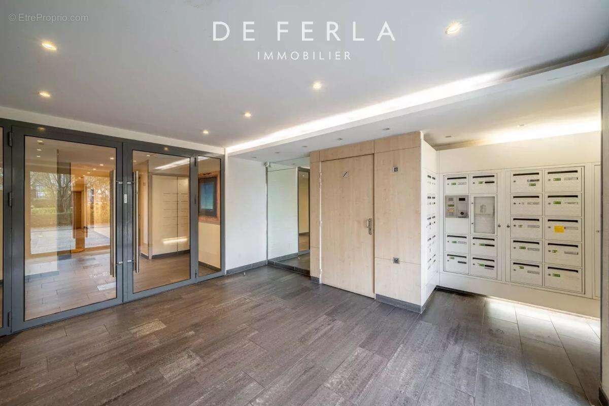 Studio en étage élevé avec balcon - Le Plessis Robinson - photo 7