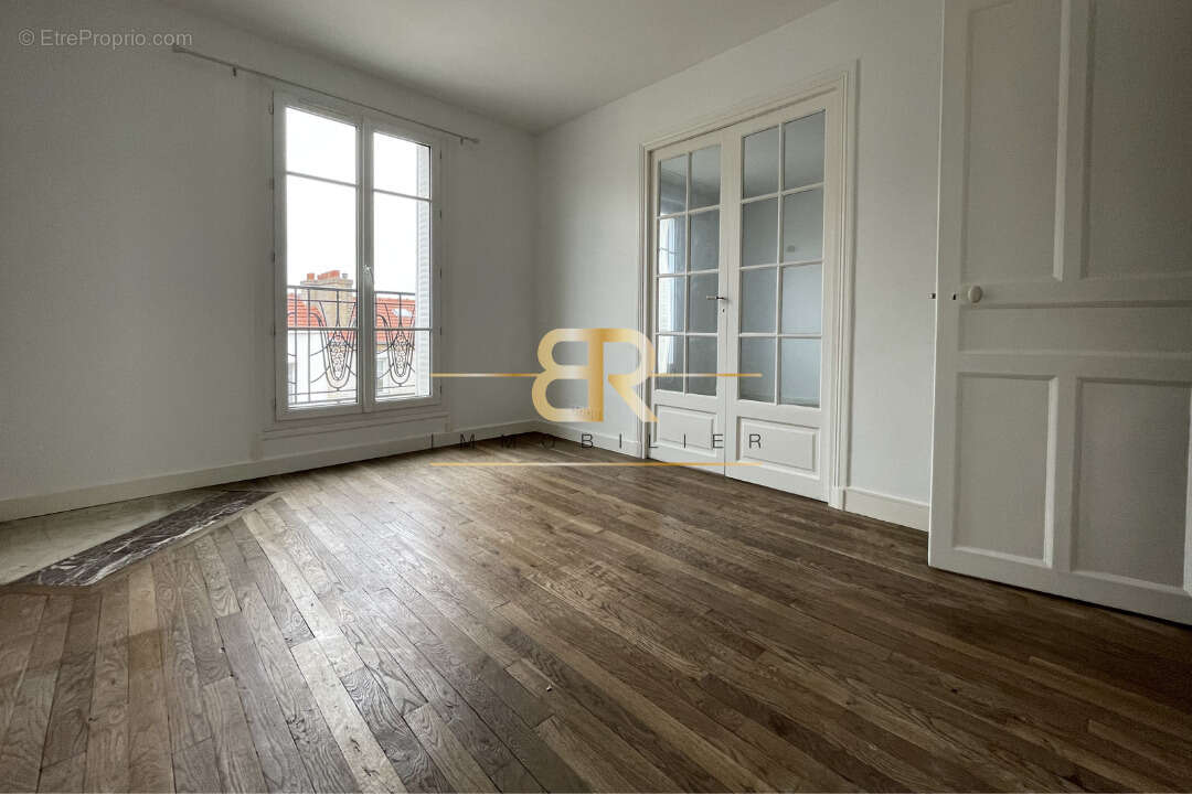 Appartement à COURBEVOIE