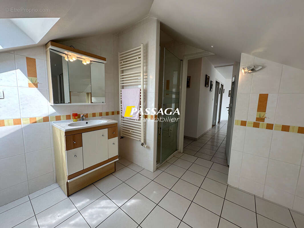 Appartement à ONET-LE-CHATEAU