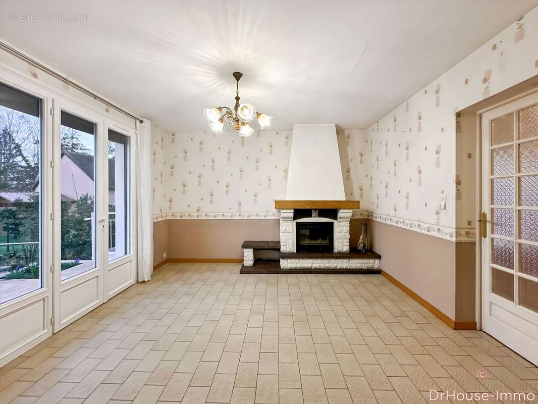 Maison à CHAMPAGNE