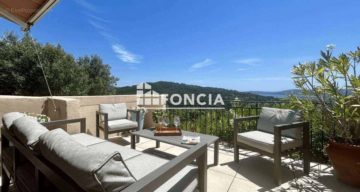 Appartement à GRIMAUD