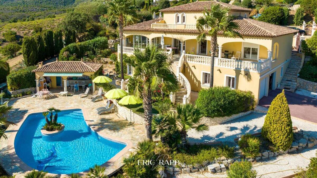 Photo 2 - Maison à ROQUEBRUNE-SUR-ARGENS