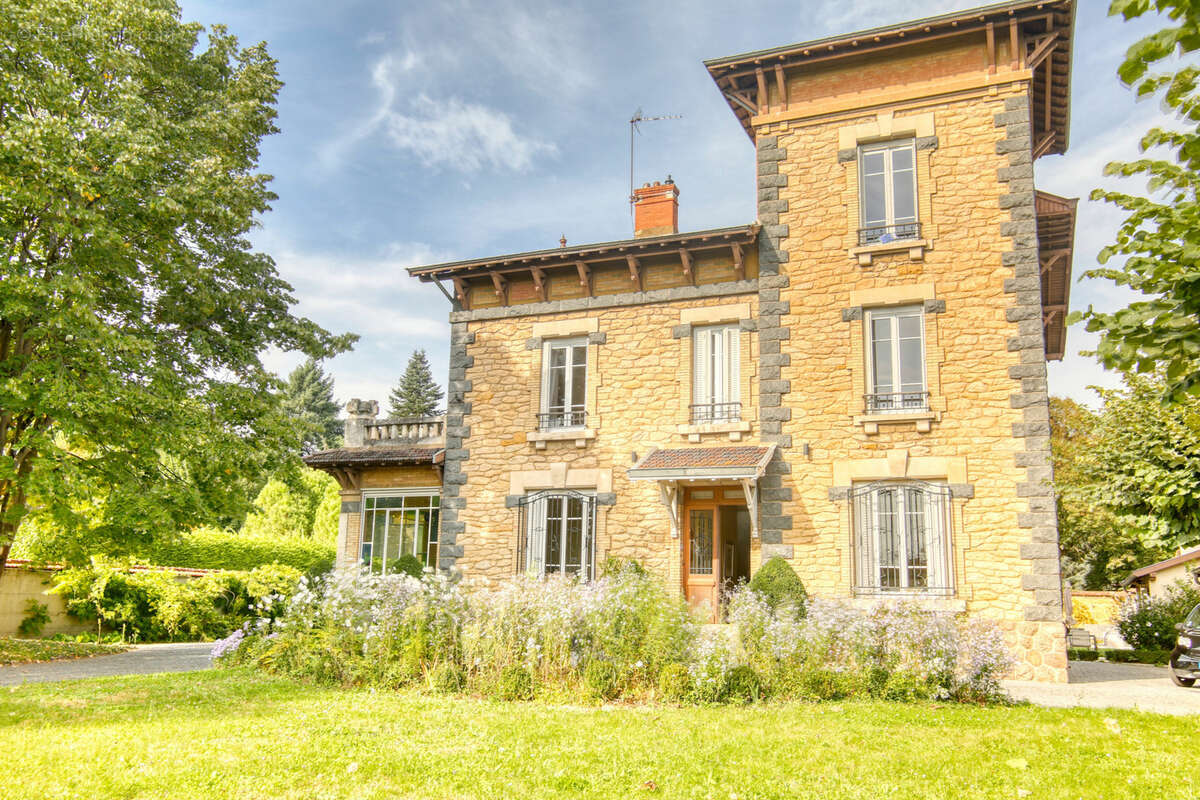 Maison à TASSIN-LA-DEMI-LUNE