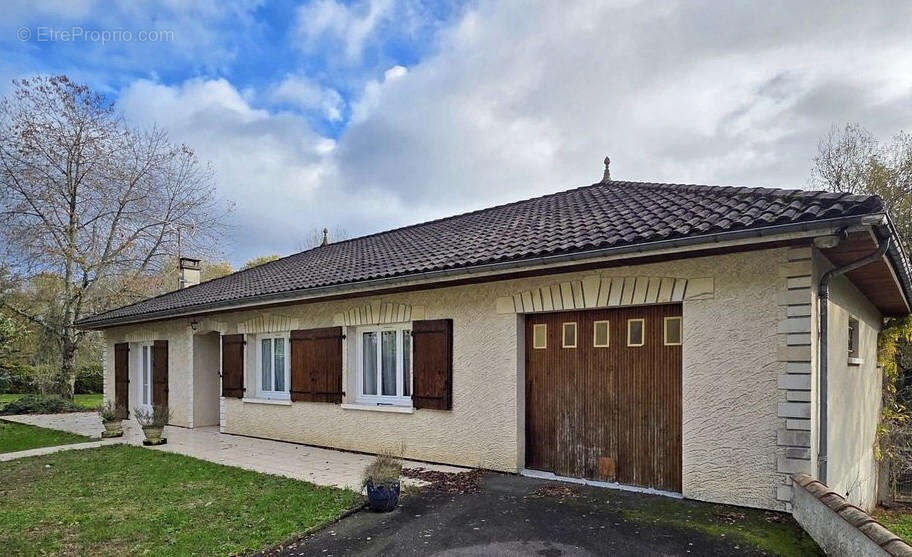 photo facade Puymoyen - Maison à PUYMOYEN