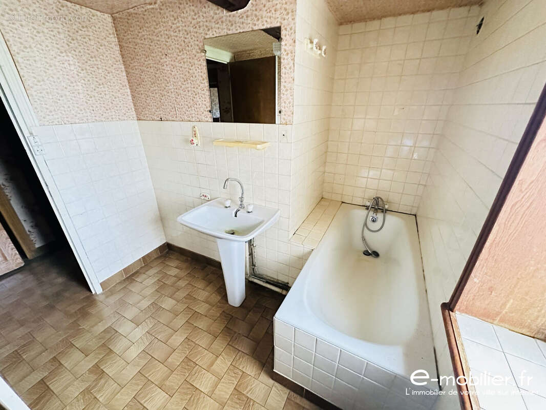 Maison 117 m² à Saint-Julien-De-Jonzy  - photo 9