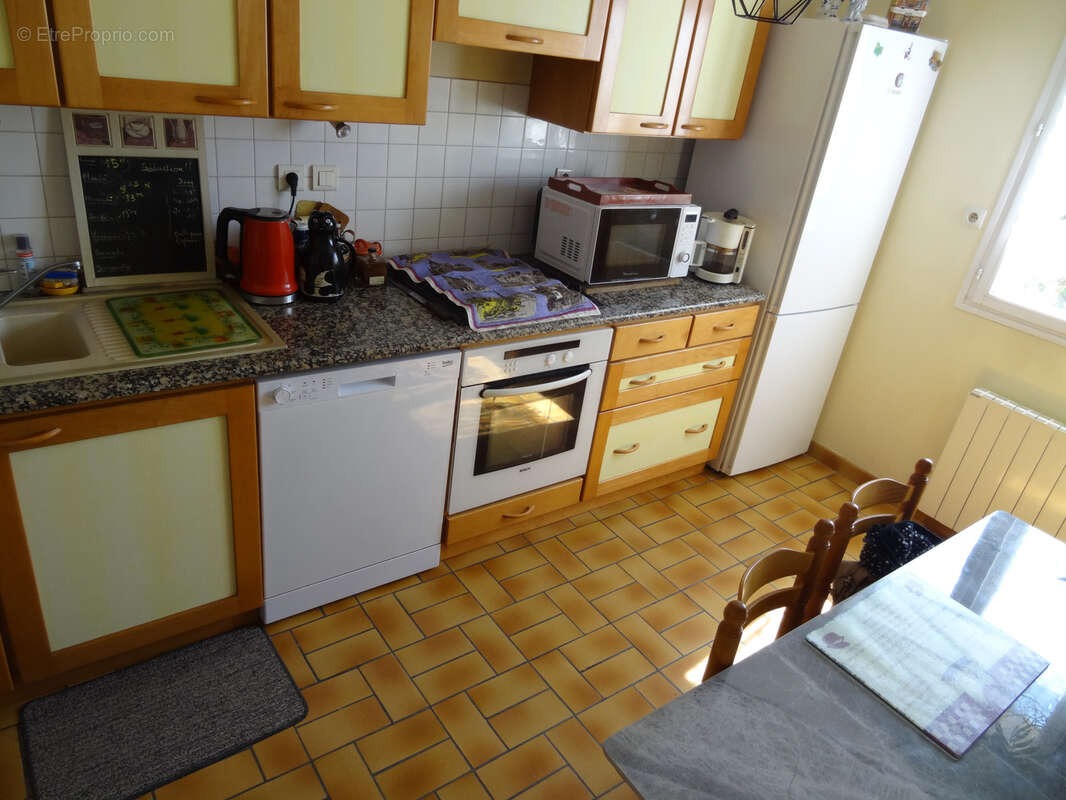 Maison 91 m2 avec logement indépendant, jardin et deux garages   Rostrenen - photo 3