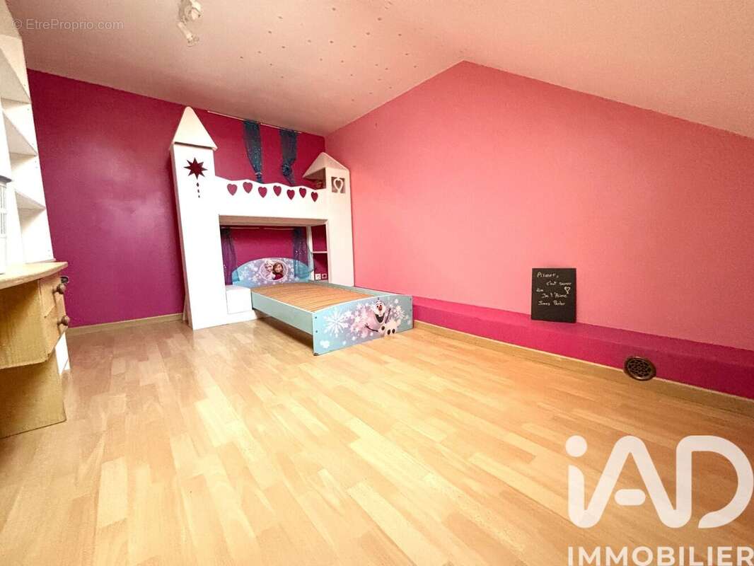 Maison 130 m² à Oulches  - photo 6