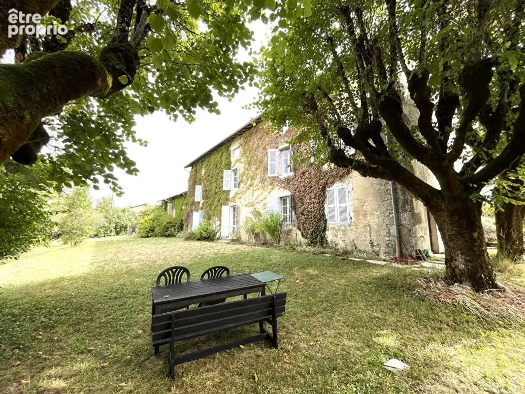 Propriété de caractère en pierres  - plus de 350 m² ?- 1,6 hectare -  cornod - photo 3