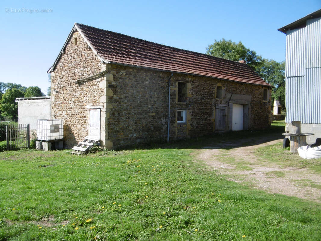 Maison à SAINT-CHRISTOPHE-EN-BRIONNAIS