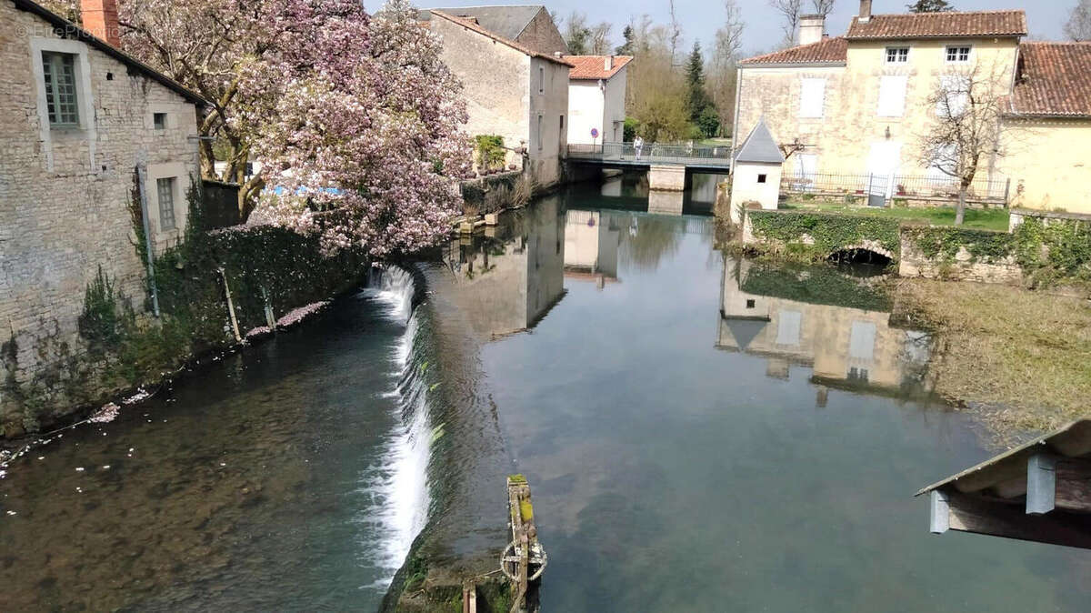 CASCADE - Maison à VERTEUIL-SUR-CHARENTE