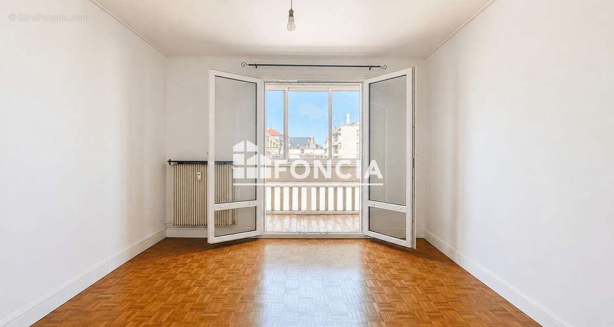 T4 traversant au dernier étage – Balcon plein sud – Loggia – Garage – Vue dégagée - photo 8