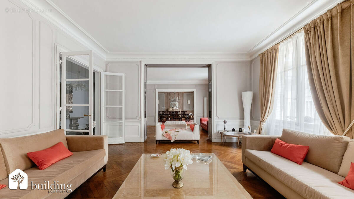 Appartement à PARIS-16E