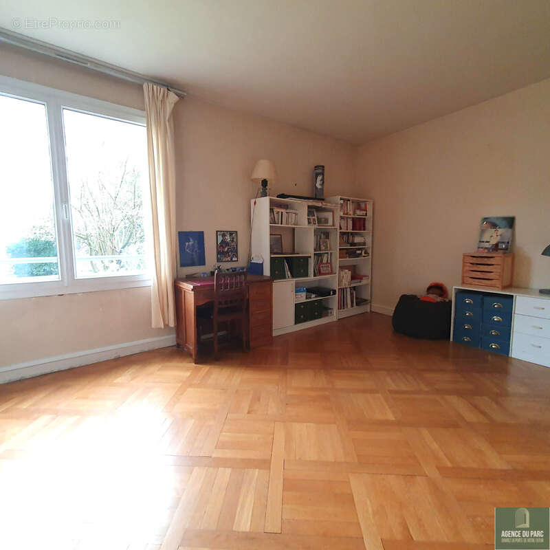 Appartement à VILLE-D'AVRAY