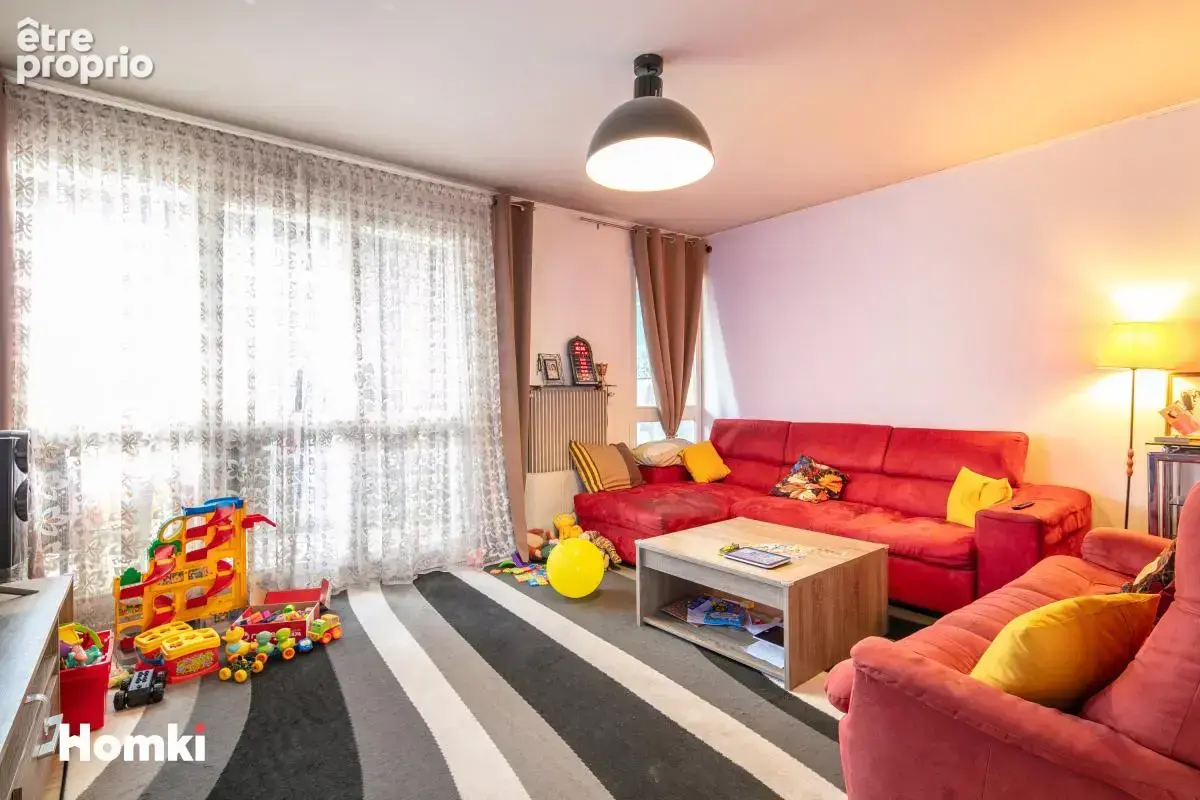 T4 lumineux avec 3 chambres, loggia et ascenseur – Beau potentiel d’aménagement - photo 3