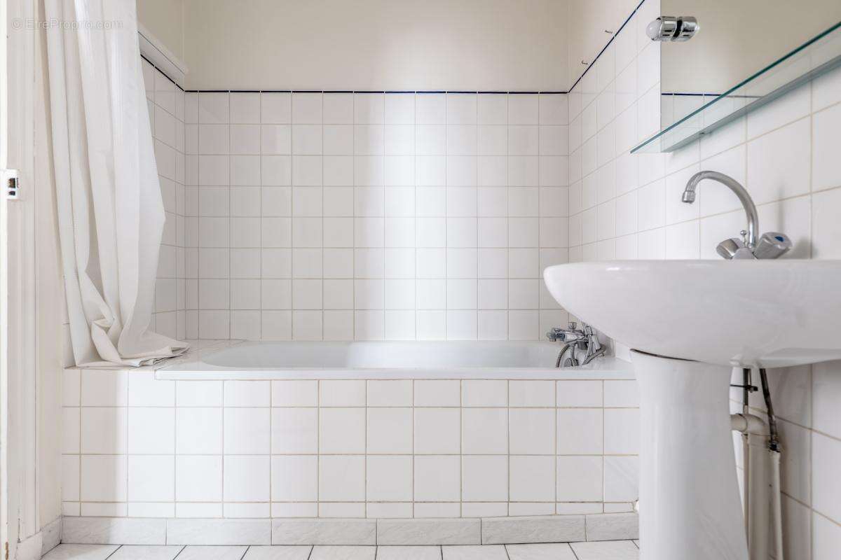 Appartement à PARIS-1E