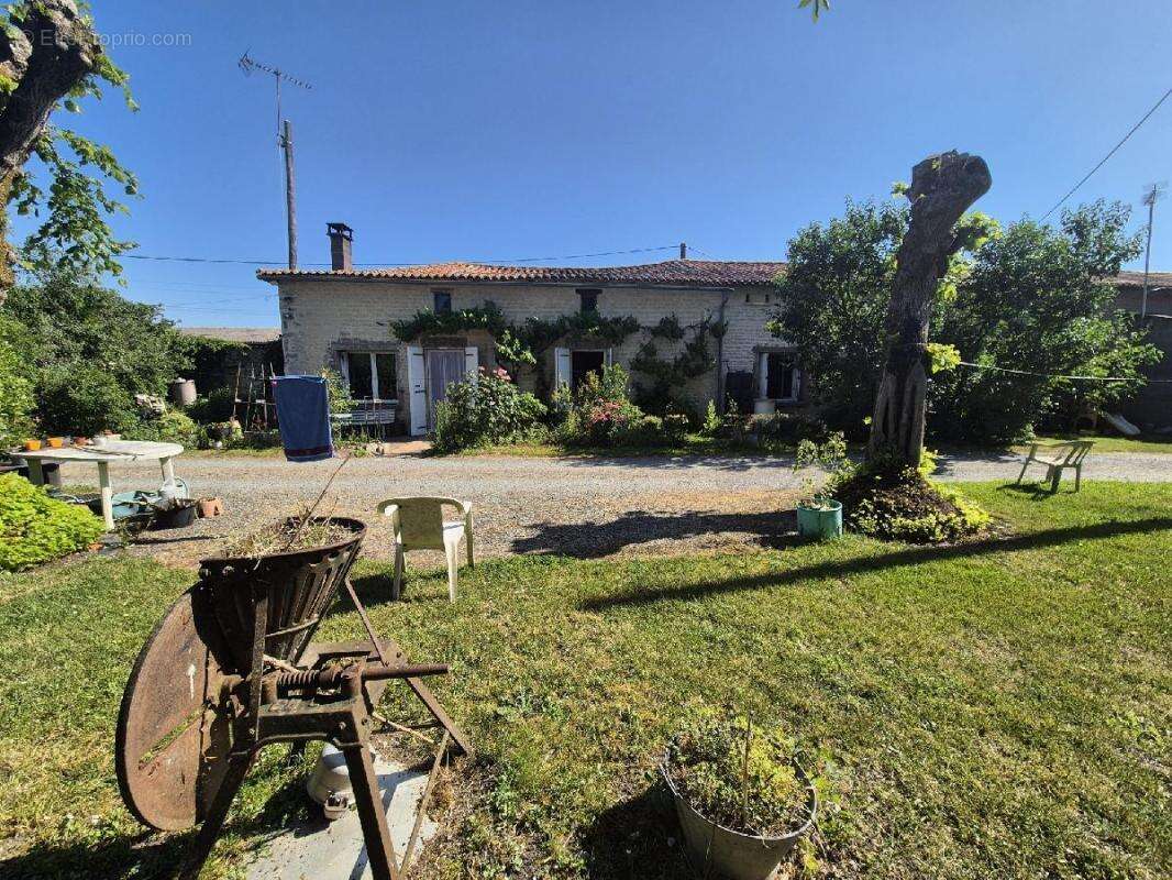 Maison 170 m² à Chize  - photo 2