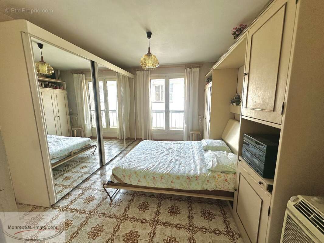 Cap d'ail frontiere monegasque - 2 pieces 50m2 traversant a renover - photo 3