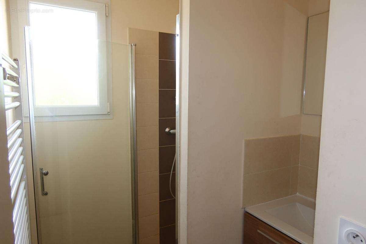 Maison à POUILLEY-LES-VIGNES