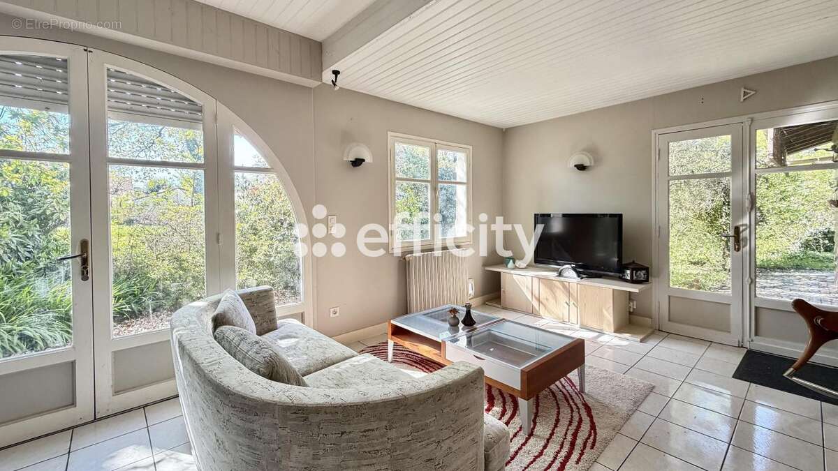 Maison 225 m² à Gujan-Mestras  - photo 3