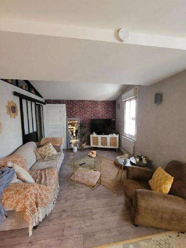 Appartement à SAINT-LEONARD-DE-NOBLAT