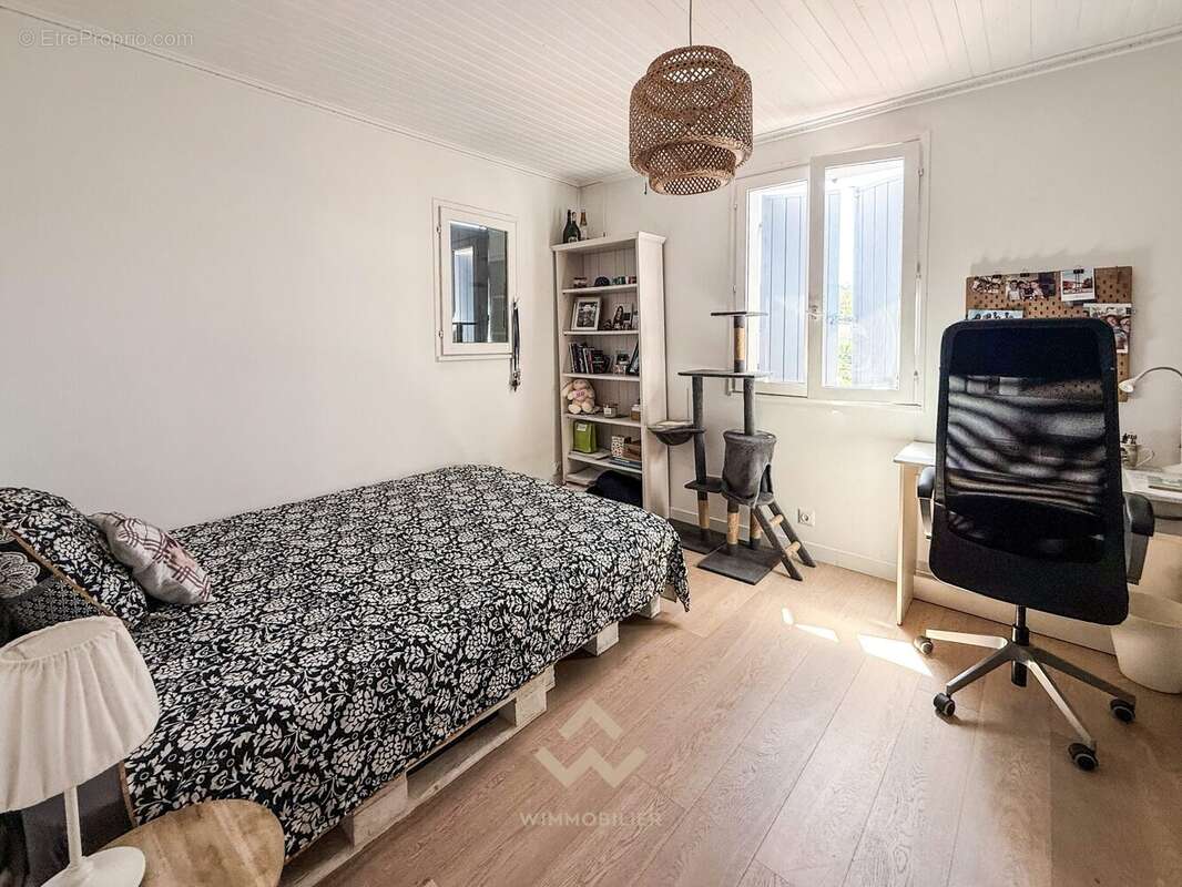 Chambre - Maison T5 - La Valette 83160
