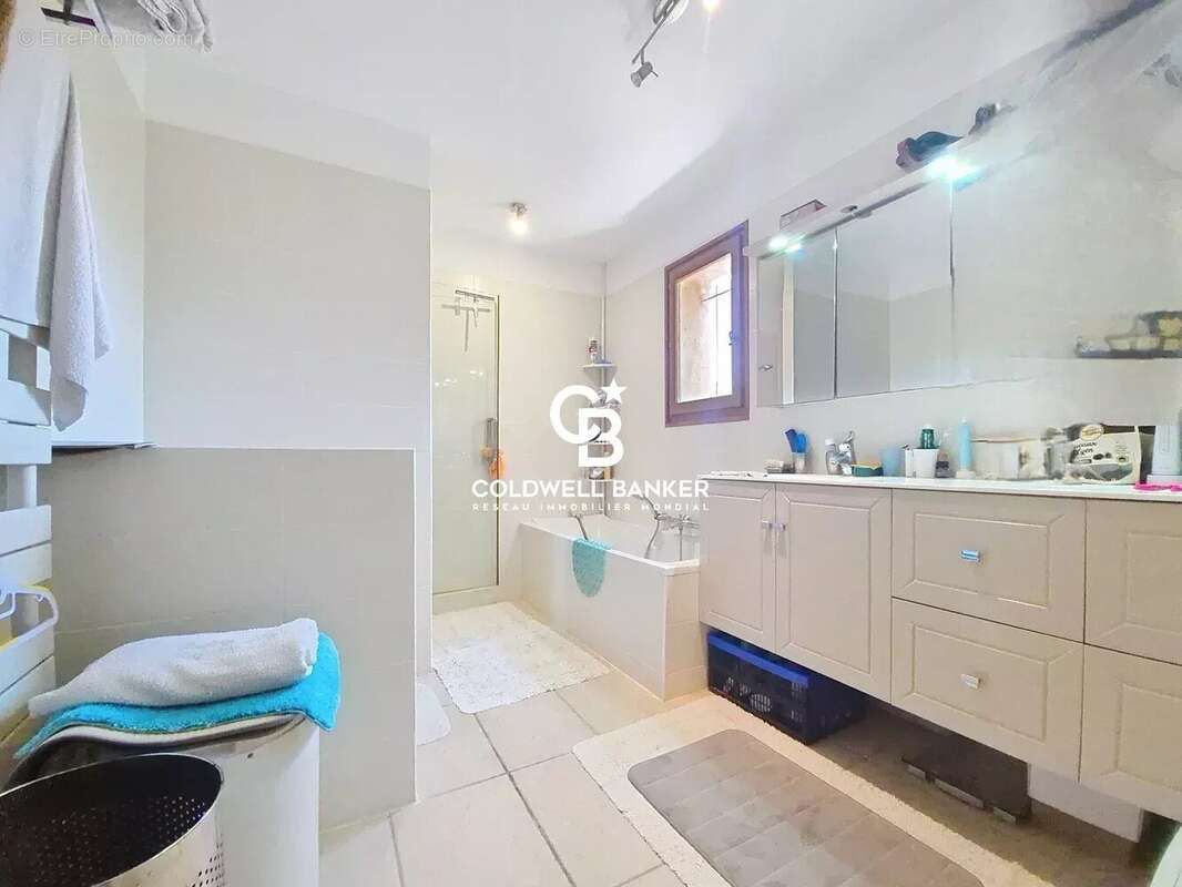 Maison à LES ISSAMBRES