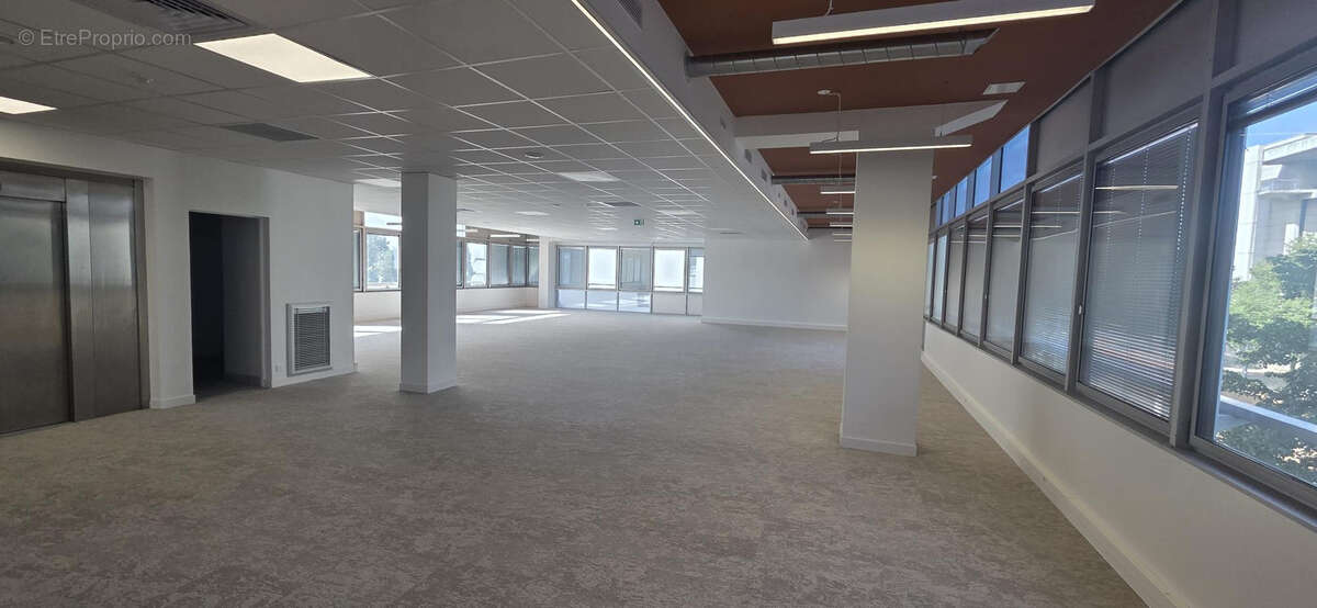 Angers saint serge immeuble de bureaux a vendre - photo 2