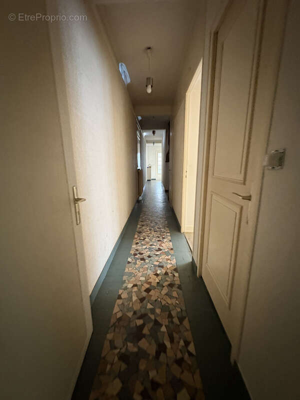 Maison à AMBRIERES-LES-VALLEES