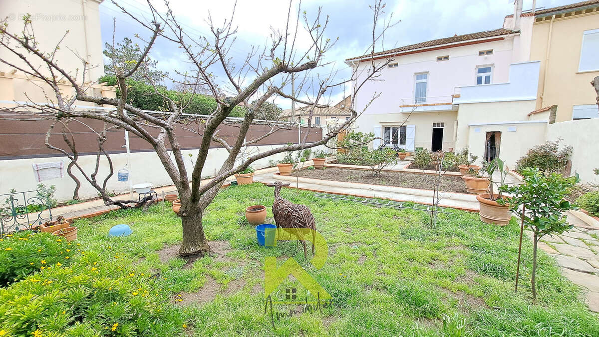 Maison avec jardin et accès véhicules   proche centre - photo 2