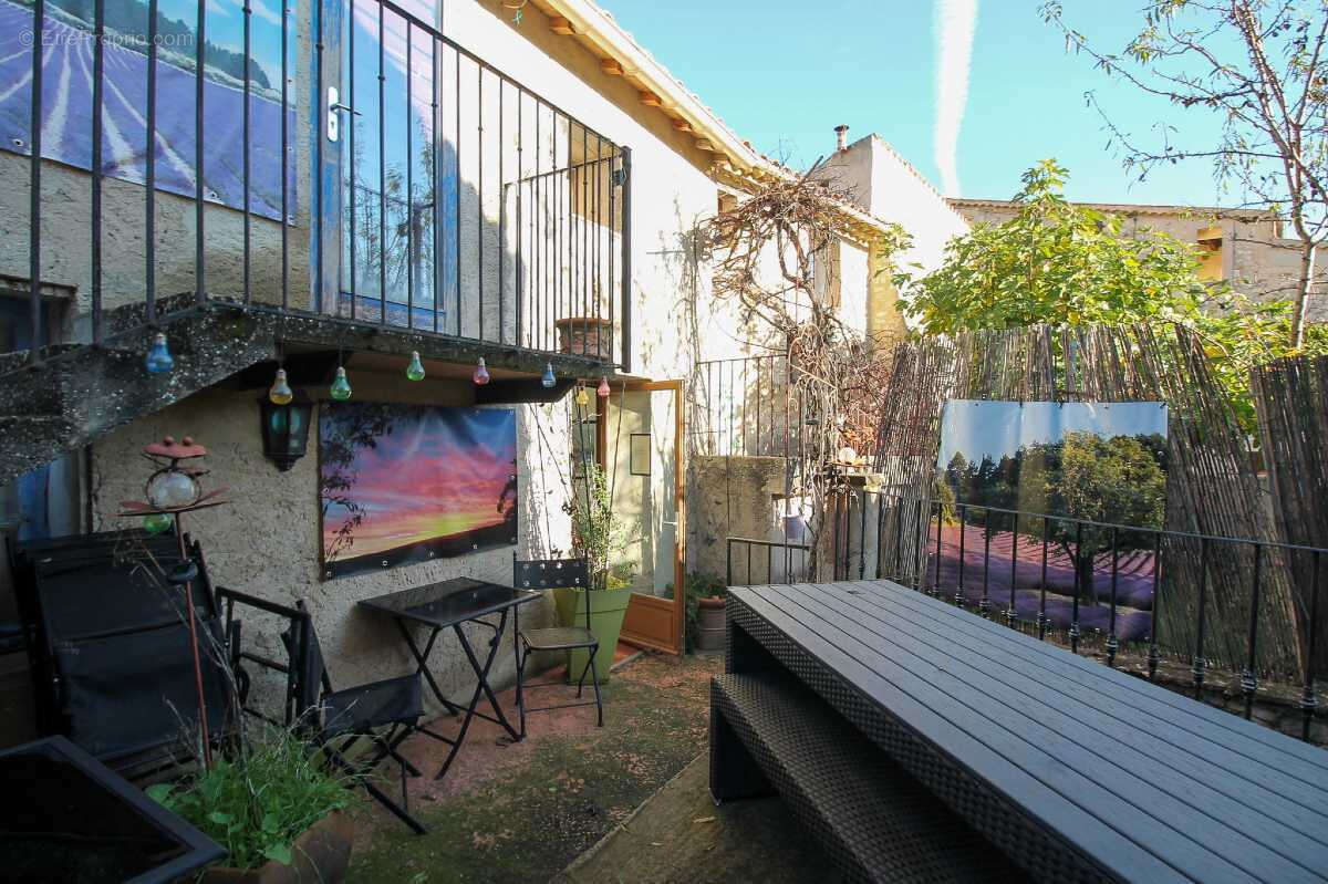 Maison de village renovee 7 pieces 184 m² avec balcons aux chambres, un appartement t2 independant de 30 m² avec une terrasse 24 - photo 7