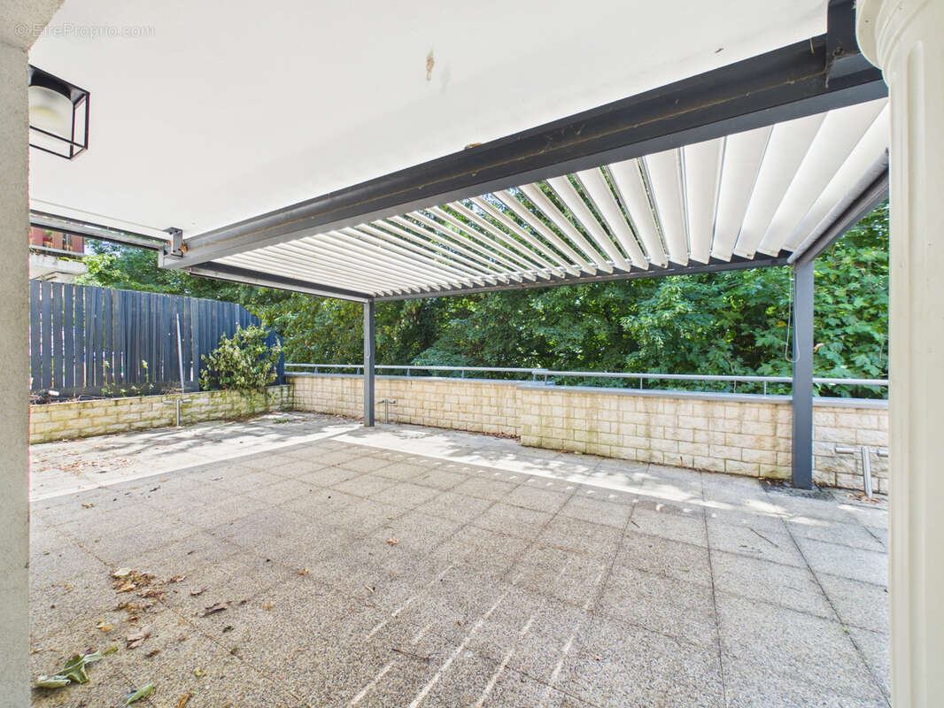 Chambéry   t4 en excellent état avec 70 m2 de terrasse, garage, cave et cadre verdoyant - photo 23
