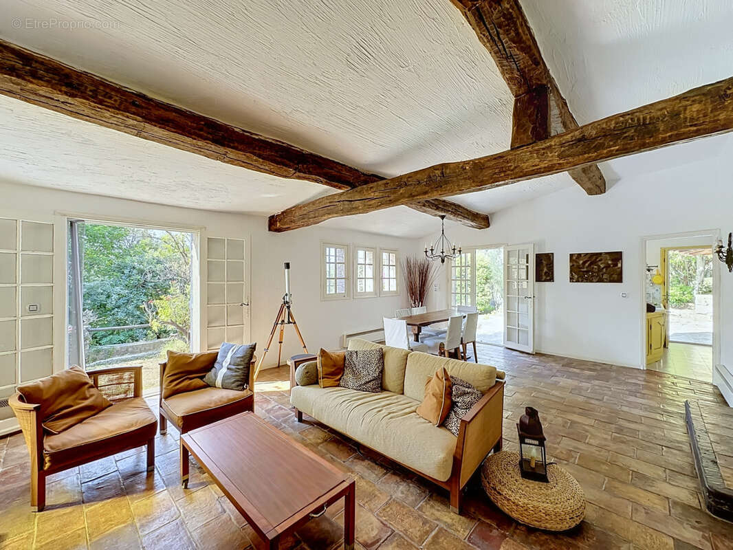 Maison à TOURRETTES-SUR-LOUP