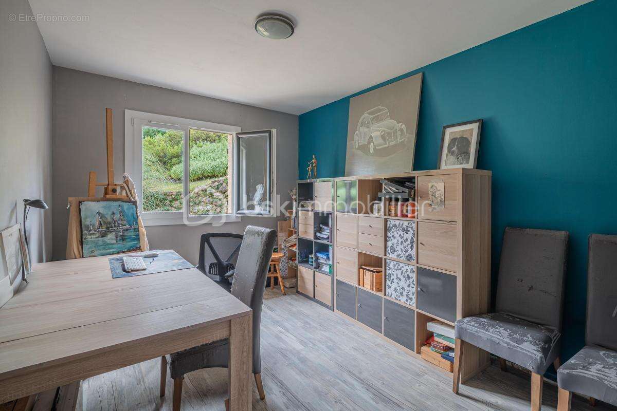  Maison familiale avec grand terrain, piscine et autonomie énergétique – Notre-Dame-de-Mésage Le Haut - photo 10
